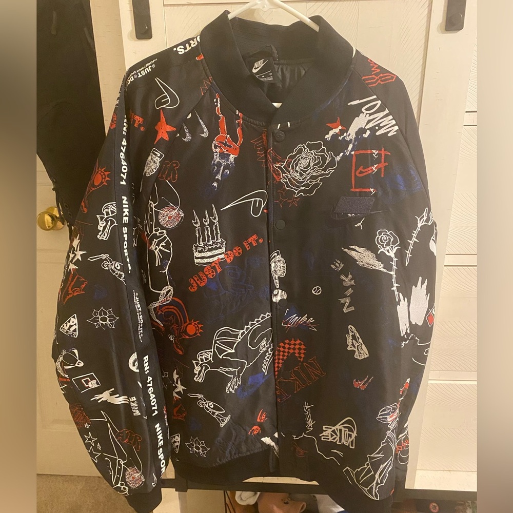 Nike jacket 🖤 - Picture 2 of 7